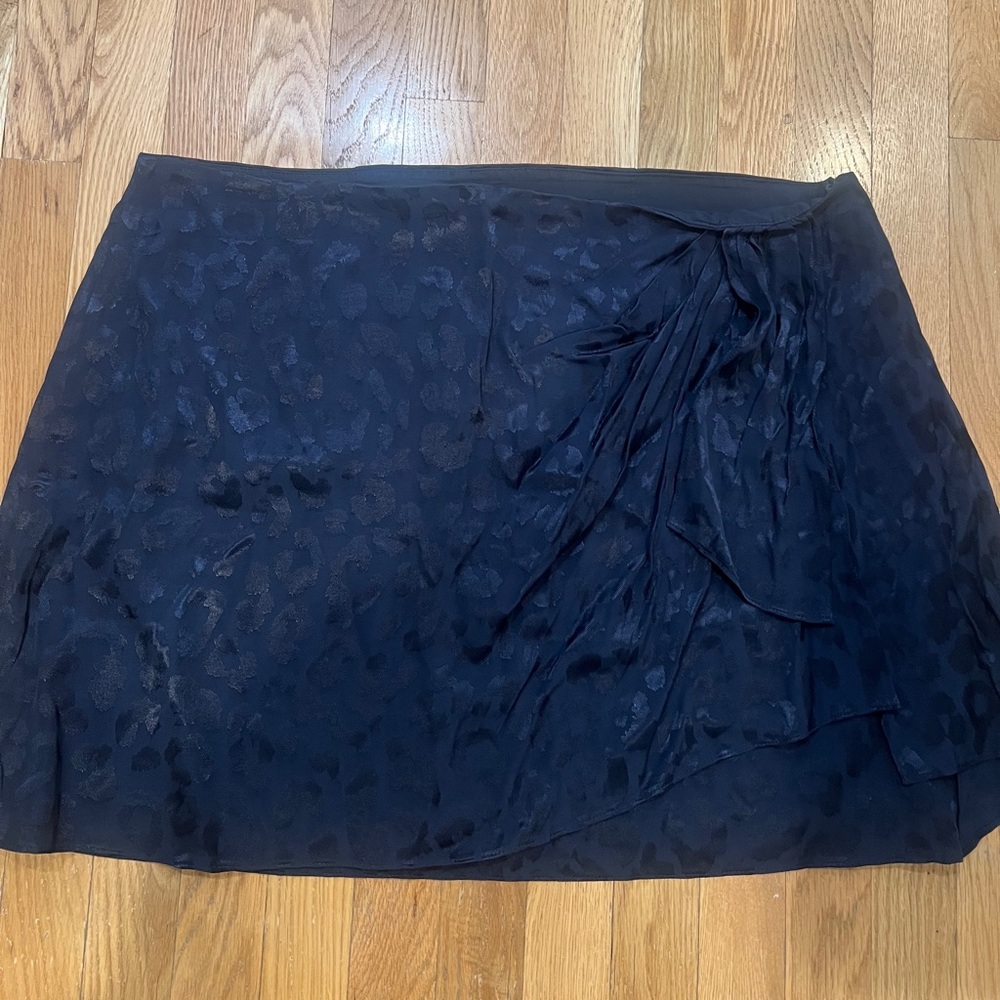 Express women’s navy cheetah print skirt